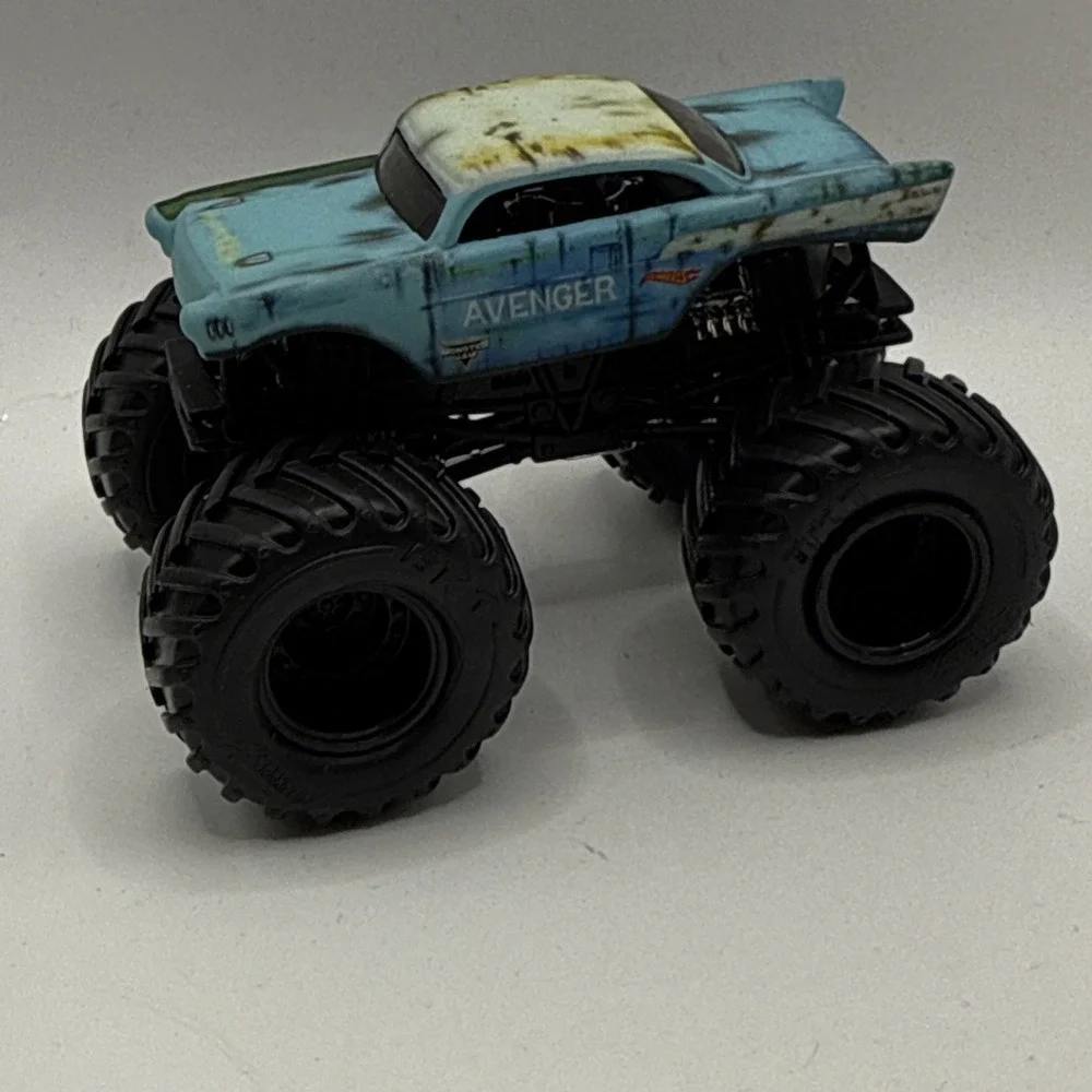 Hot Wheels Monster Jam Trucks Avenger Lot Off-Road 1/64 Purple / Blue Chevy Rare